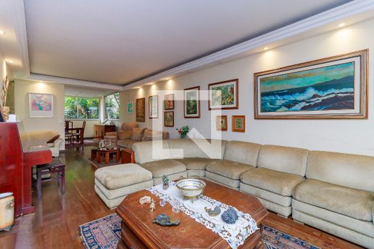 Casa para alugar com 3 quartos, 500m² em Granja Julieta, São Paulo