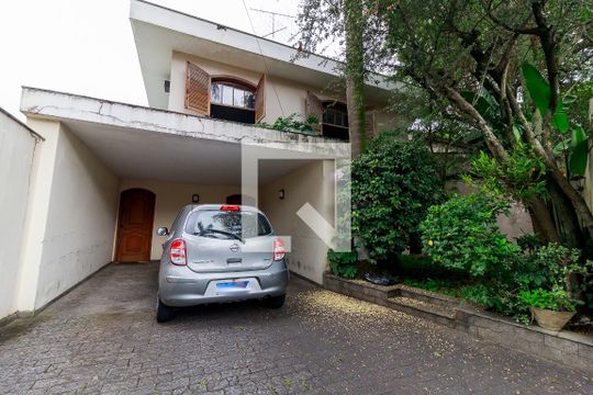 Garagem de casa para alugar com 3 quartos, 500m² em Granja Julieta, São Paulo