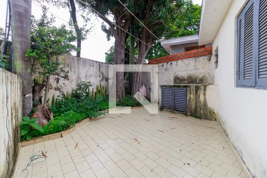 Quintal de casa para alugar com 3 quartos, 500m² em Granja Julieta, São Paulo