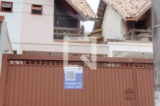 Fachada de casa à venda com 3 quartos, 180m² em Lar São Paulo, São Paulo