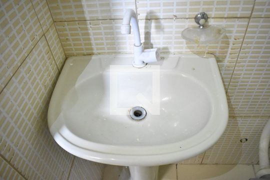 Pia de casa para alugar com 1 quarto, 48m² em Campo Grande, Rio de Janeiro