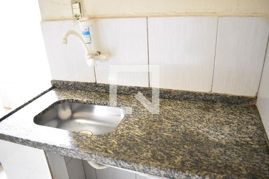 Pia de casa para alugar com 1 quarto, 48m² em Campo Grande, Rio de Janeiro