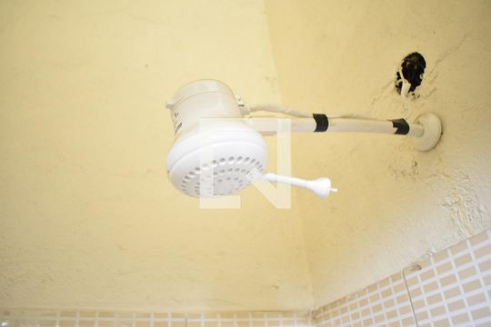 Chuveiro de casa para alugar com 1 quarto, 48m² em Campo Grande, Rio de Janeiro