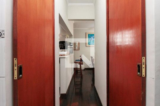 Corredor de apartamento à venda com 2 quartos, 68m² em Consolação, São Paulo