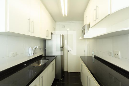 Cozinha de apartamento para alugar com 2 quartos, 60m² em Vila Olímpia, São Paulo