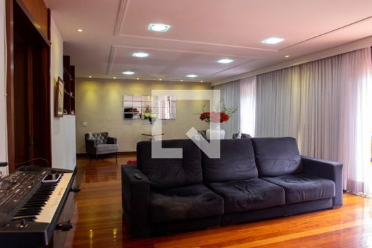 Sala de Estar de casa à venda com 3 quartos, 648m² em Engenho de Dentro, Rio de Janeiro
