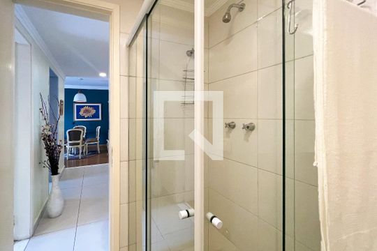 Banheiro de apartamento à venda com 1 quarto, 53m² em Vila Olímpia, São Paulo