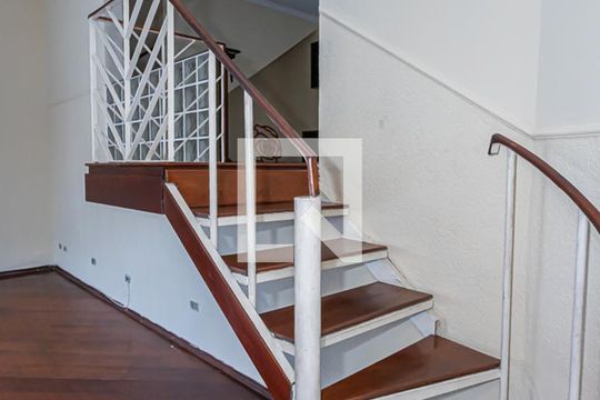 Escada de casa à venda com 3 quartos, 170m² em Vila Francos, São Paulo