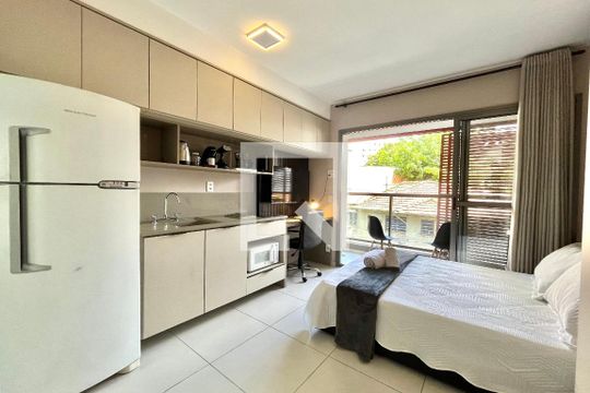 Sala/Quarto de kitnet/studio para alugar com 1 quarto, 24m² em Mirandópolis, São Paulo