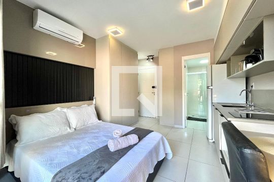 Sala/Quarto de kitnet/studio para alugar com 1 quarto, 24m² em Mirandópolis, São Paulo