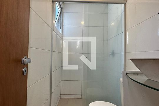 Banheiro de apartamento à venda com 2 quartos, 70m² em Mauá, Novo Hamburgo