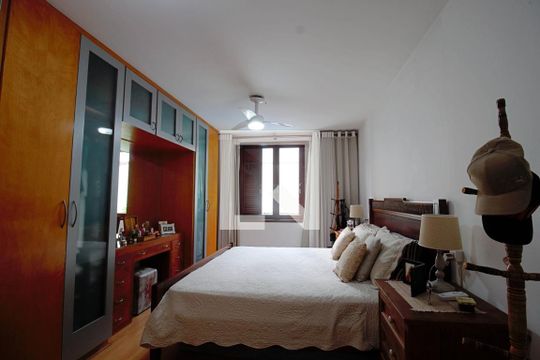 Suíte 1 de casa à venda com 5 quartos, 400m² em Vila Sonia, São Paulo