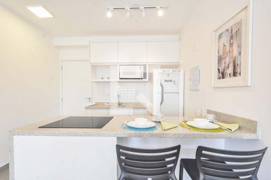 Cozinha  de apartamento para alugar com 1 quarto, 43m² em Campo Belo, São Paulo