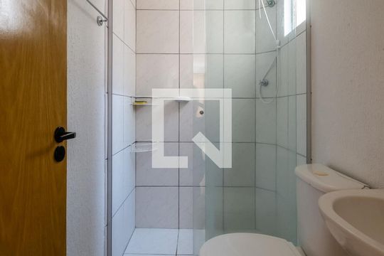Banheiro de apartamento à venda com 2 quartos, 38m² em Vila Nova, Porto Alegre
