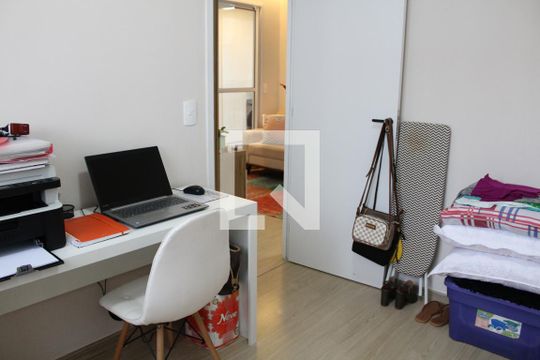 Quarto de apartamento para alugar com 2 quartos, 46m² em Parque Industrial Tomas Edson, São Paulo
