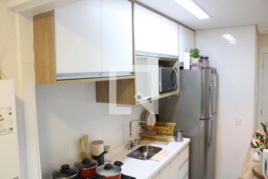 Cozinha de apartamento para alugar com 2 quartos, 46m² em Parque Industrial Tomas Edson, São Paulo