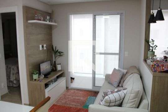 Sala de apartamento para alugar com 2 quartos, 46m² em Parque Industrial Tomas Edson, São Paulo