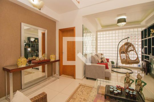 Sala de casa à venda com 3 quartos, 350m² em Jardim Lindóia, Porto Alegre