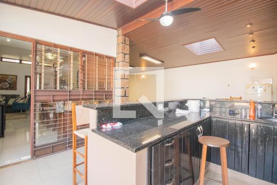 Garagem de casa à venda com 3 quartos, 350m² em Jardim Lindóia, Porto Alegre