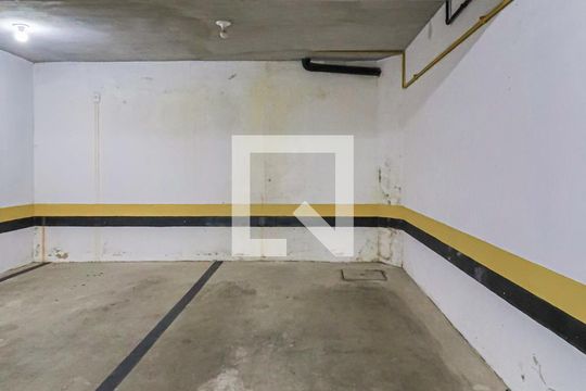 Garagem  de apartamento para alugar com 2 quartos, 63m² em Santo Antônio, Belo Horizonte
