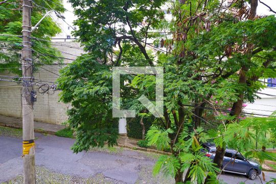 Vista do Quarto 1 Suíte  de apartamento para alugar com 2 quartos, 63m² em Santo Antônio, Belo Horizonte
