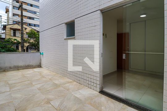 Varanda do Quarto 2 de apartamento para alugar com 2 quartos, 63m² em Santo Antônio, Belo Horizonte