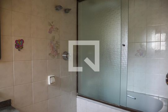 Banheiro da Suíte de casa para alugar com 4 quartos, 378m² em Nova Petrópolis, São Bernardo do Campo