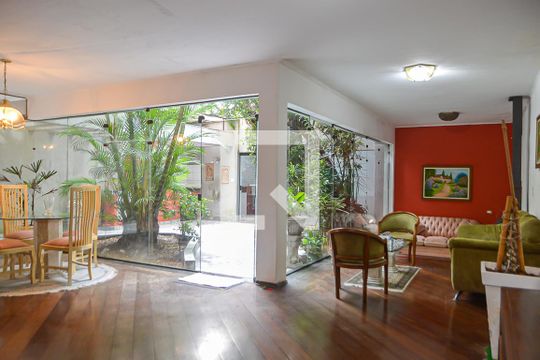 Casa para alugar com 4 quartos, 378m² em Nova Petrópolis, São Bernardo do Campo