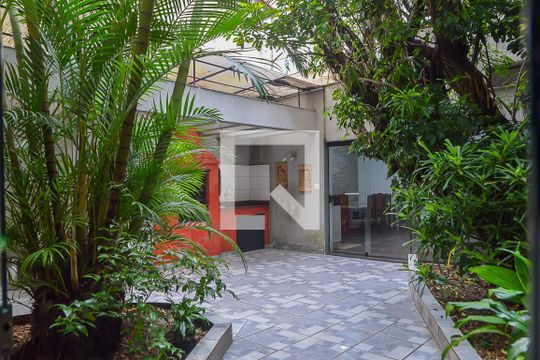 Quintal e Churrasqueira de casa para alugar com 4 quartos, 378m² em Nova Petrópolis, São Bernardo do Campo