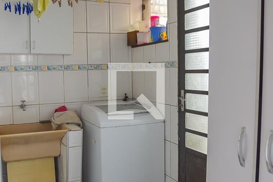 Área de Serviço de casa para alugar com 4 quartos, 378m² em Nova Petrópolis, São Bernardo do Campo