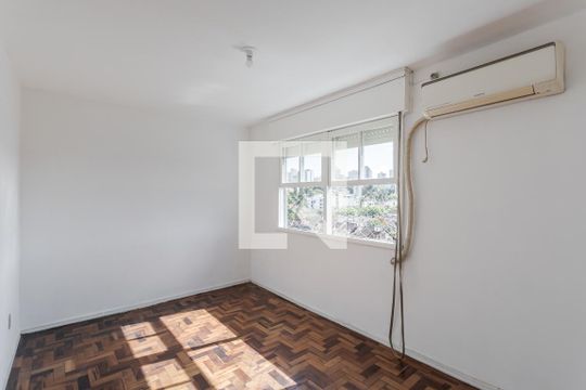 Quarto 1 de apartamento para alugar com 2 quartos, 77m² em Bela Vista, Porto Alegre