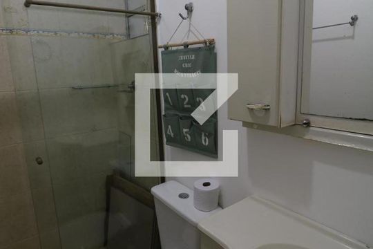 Banheiro de casa para alugar com 2 quartos, 70m² em Vila Pompéia, São Paulo
