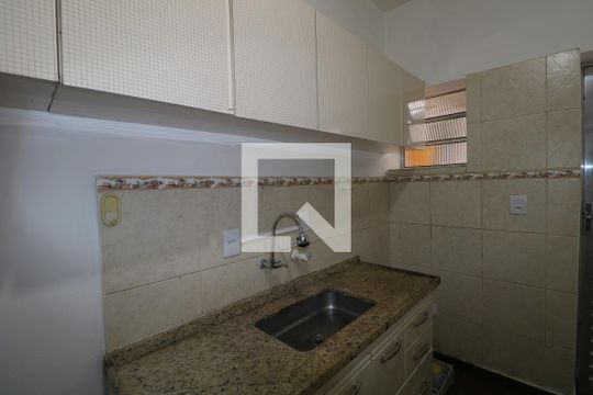 Cozinha de casa para alugar com 2 quartos, 70m² em Vila Pompéia, São Paulo