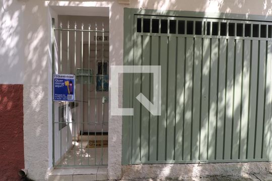 Fachada de casa para alugar com 2 quartos, 70m² em Vila Pompéia, São Paulo