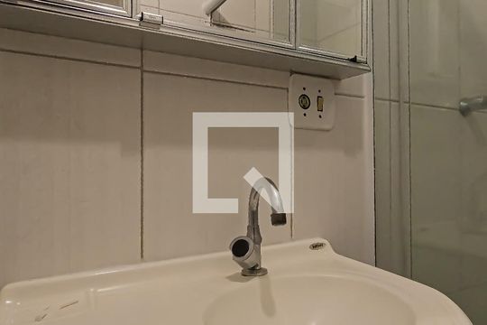 Banheiro de apartamento à venda com 2 quartos, 51m² em Gopoúva, Guarulhos