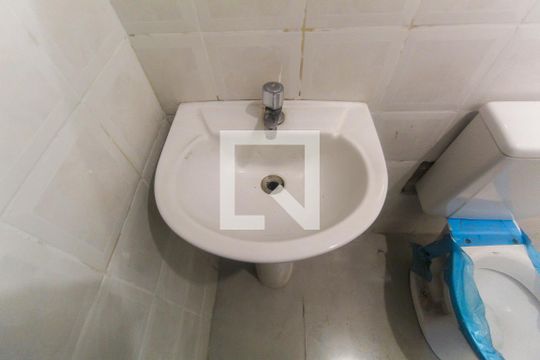 Banheiro de casa para alugar com 1 quarto, 55m² em Brás, São Paulo