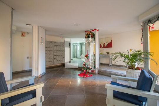 Hall de Entrada de apartamento à venda com 2 quartos, 65m² em Cristal, Porto Alegre