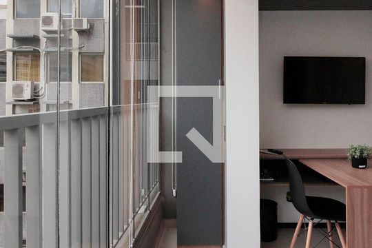 Varanda de kitnet/studio para alugar com 0 quarto, 21m² em República, São Paulo