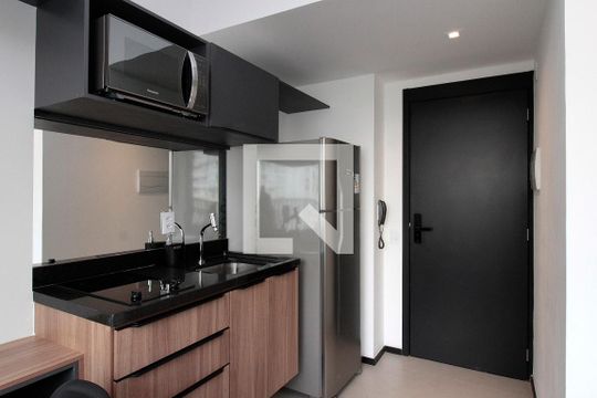 Cozinha de kitnet/studio para alugar com 0 quarto, 21m² em República, São Paulo