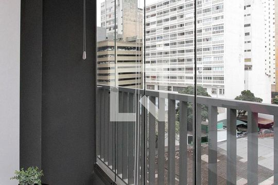Varanda de kitnet/studio para alugar com 0 quarto, 21m² em República, São Paulo