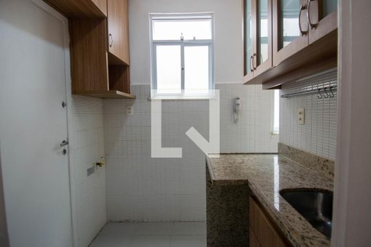 Cozinha de apartamento para alugar com 1 quarto, 45m² em Copacabana, Rio de Janeiro