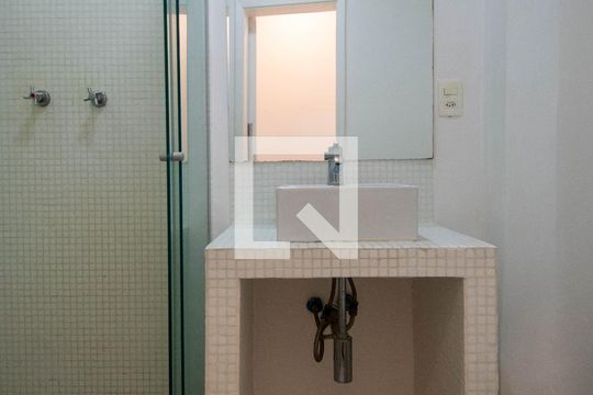 Banheiro  de apartamento para alugar com 1 quarto, 45m² em Copacabana, Rio de Janeiro