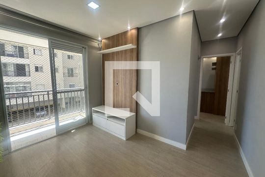 Sala de apartamento à venda com 2 quartos, 44m² em Jardim Tupanci, Barueri