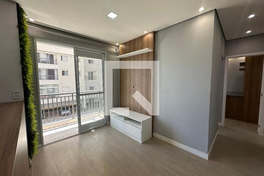 Sala de apartamento à venda com 2 quartos, 44m² em Jardim Tupanci, Barueri