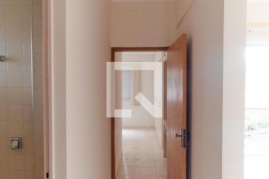 Corredor de apartamento à venda com 1 quarto, 64m² em Centro, Campinas