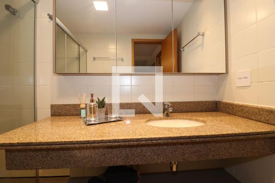 Banheiro Social de apartamento para alugar com 1 quarto, 47m² em Asa Sul, Brasília