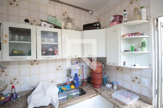 Cozinha de casa à venda com 3 quartos, 90m² em Santa Terezinha, Belo Horizonte