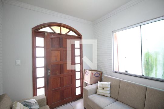 Casa à venda com 3 quartos, 90m² em Santa Terezinha, Belo Horizonte