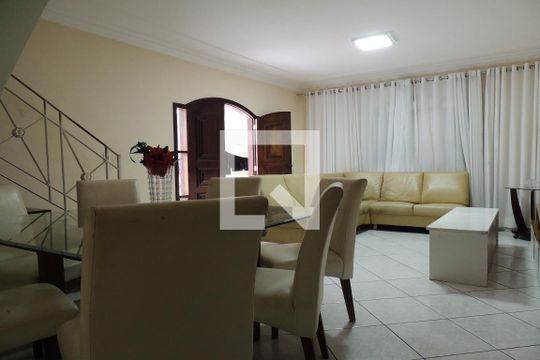 Sala  de casa para alugar com 8 quartos, 548m² em Freguesia (jacarepaguá), Rio de Janeiro