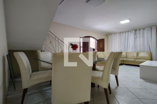 Sala  de casa para alugar com 8 quartos, 548m² em Freguesia (jacarepaguá), Rio de Janeiro